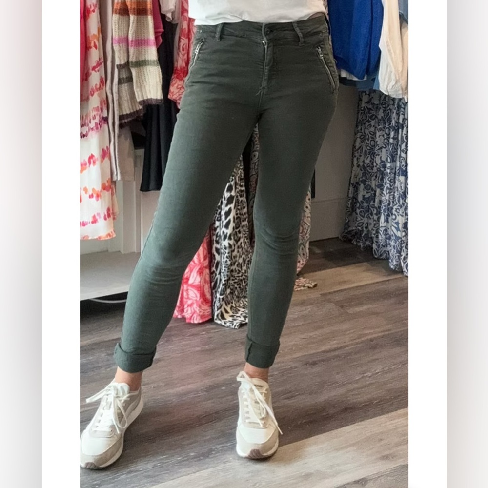 NWOT Skinny jeans for spring and summer from Melly & Co